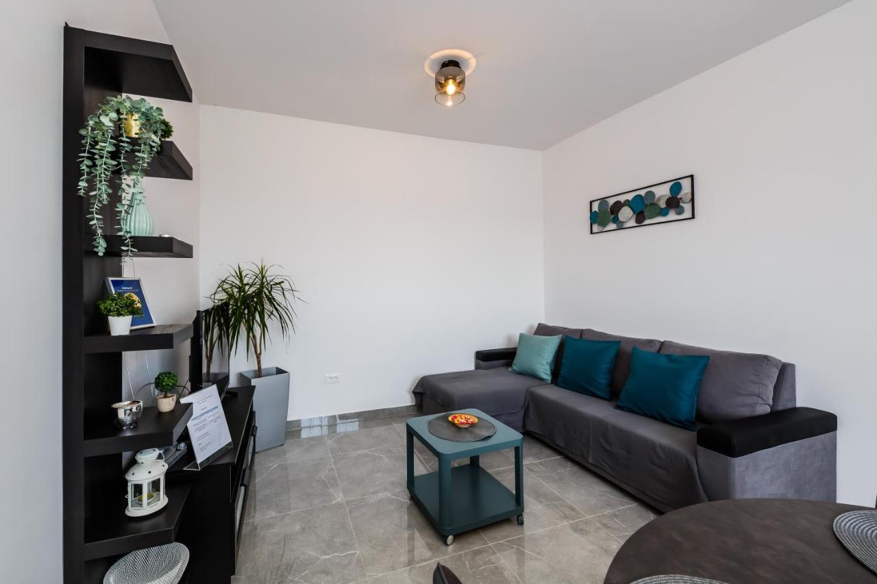 Apartmani Ujakovic Kaštela Zewnętrze zdjęcie