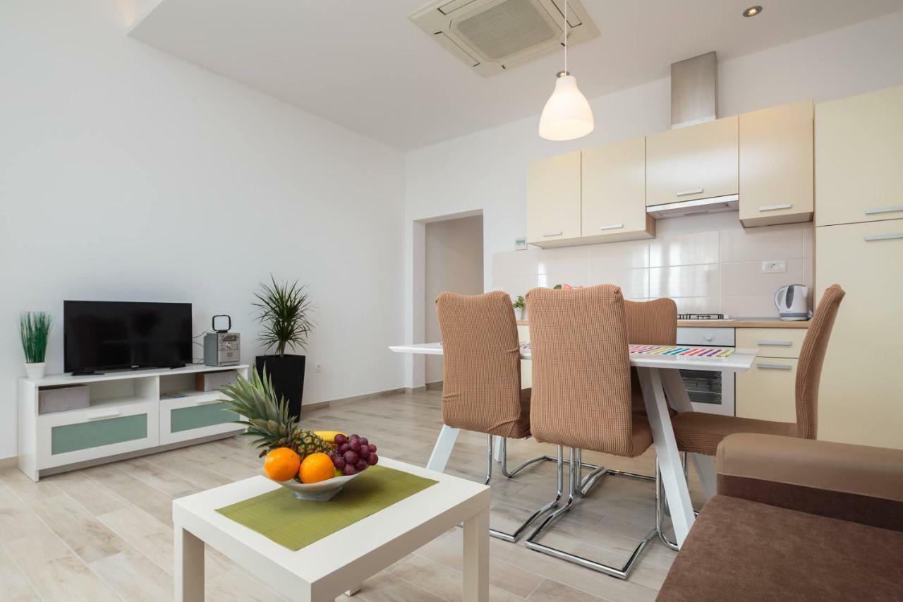 Apartmani Ujakovic Kaštela Zewnętrze zdjęcie